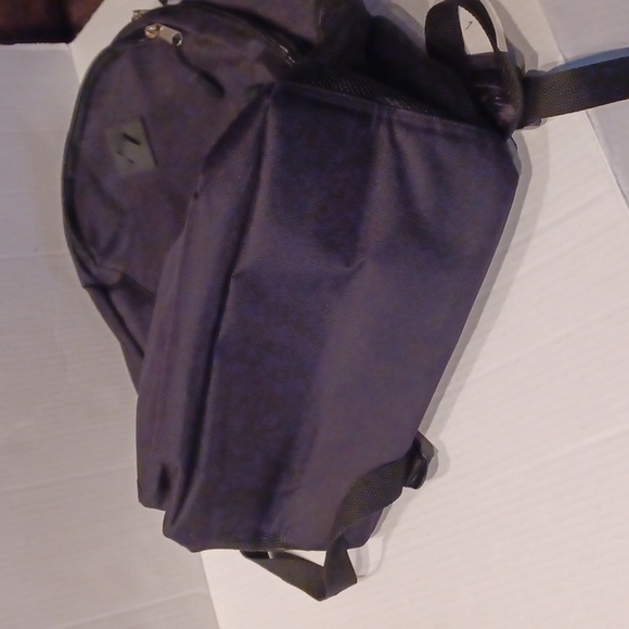 4/$80 New Black Full-Size Double Zippered Backpack - Picture 4 of 5